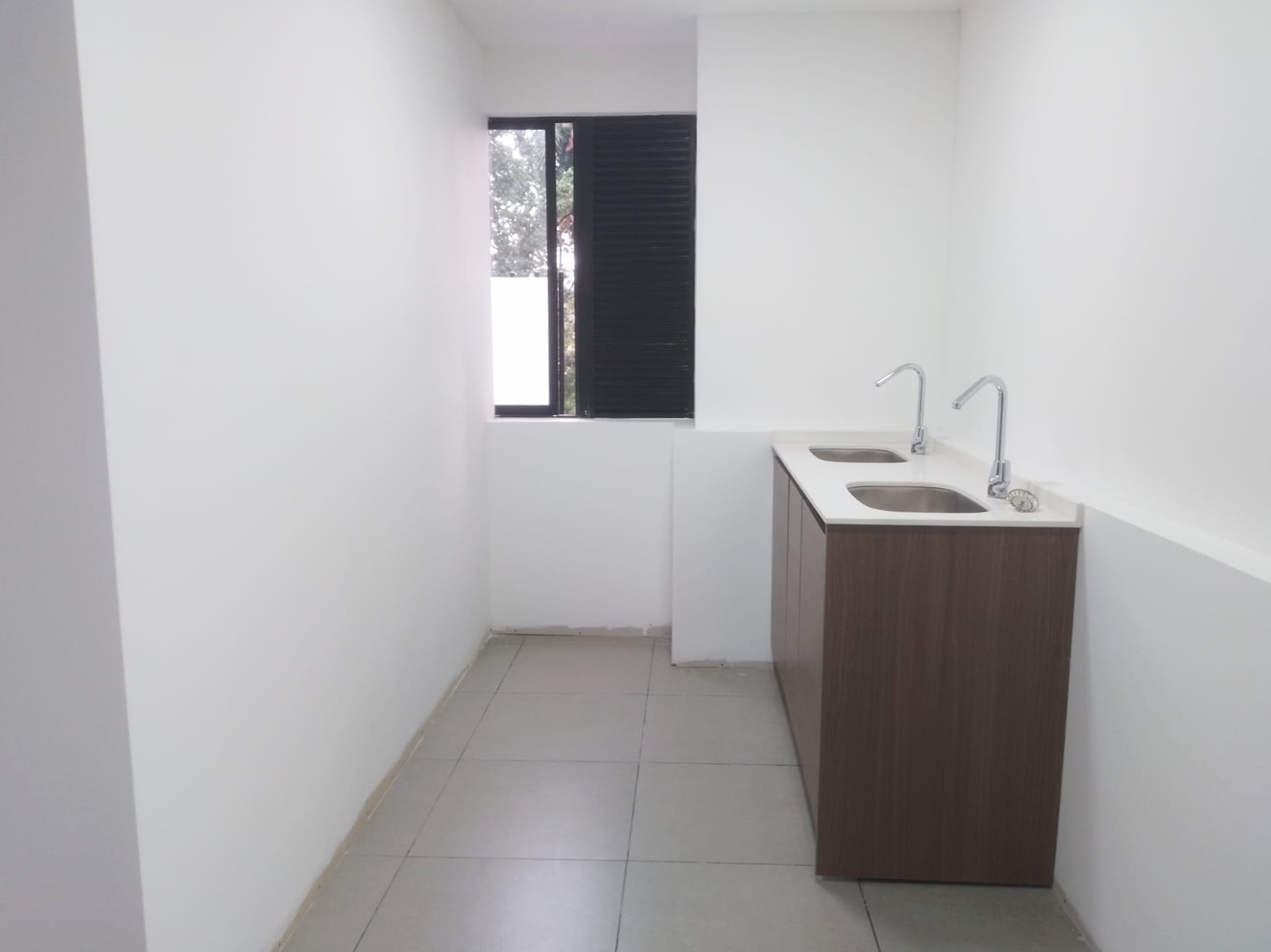 Consultorio en arriendo en Transversal Inferior, Medellín, 92 m² · foto 11 de 14