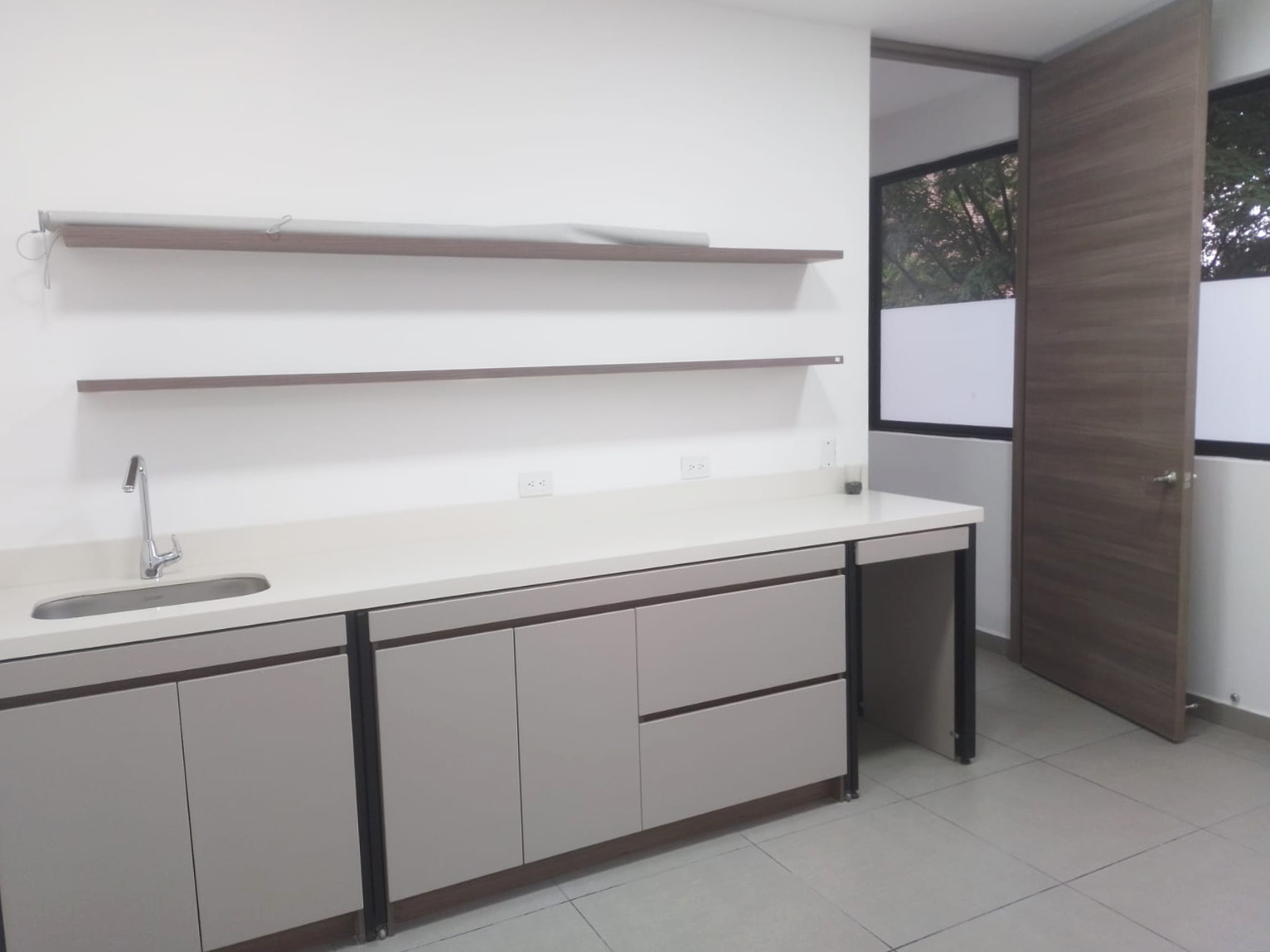 Consultorio en arriendo en Transversal Inferior, Medellín, 92 m² · foto 8 de 14