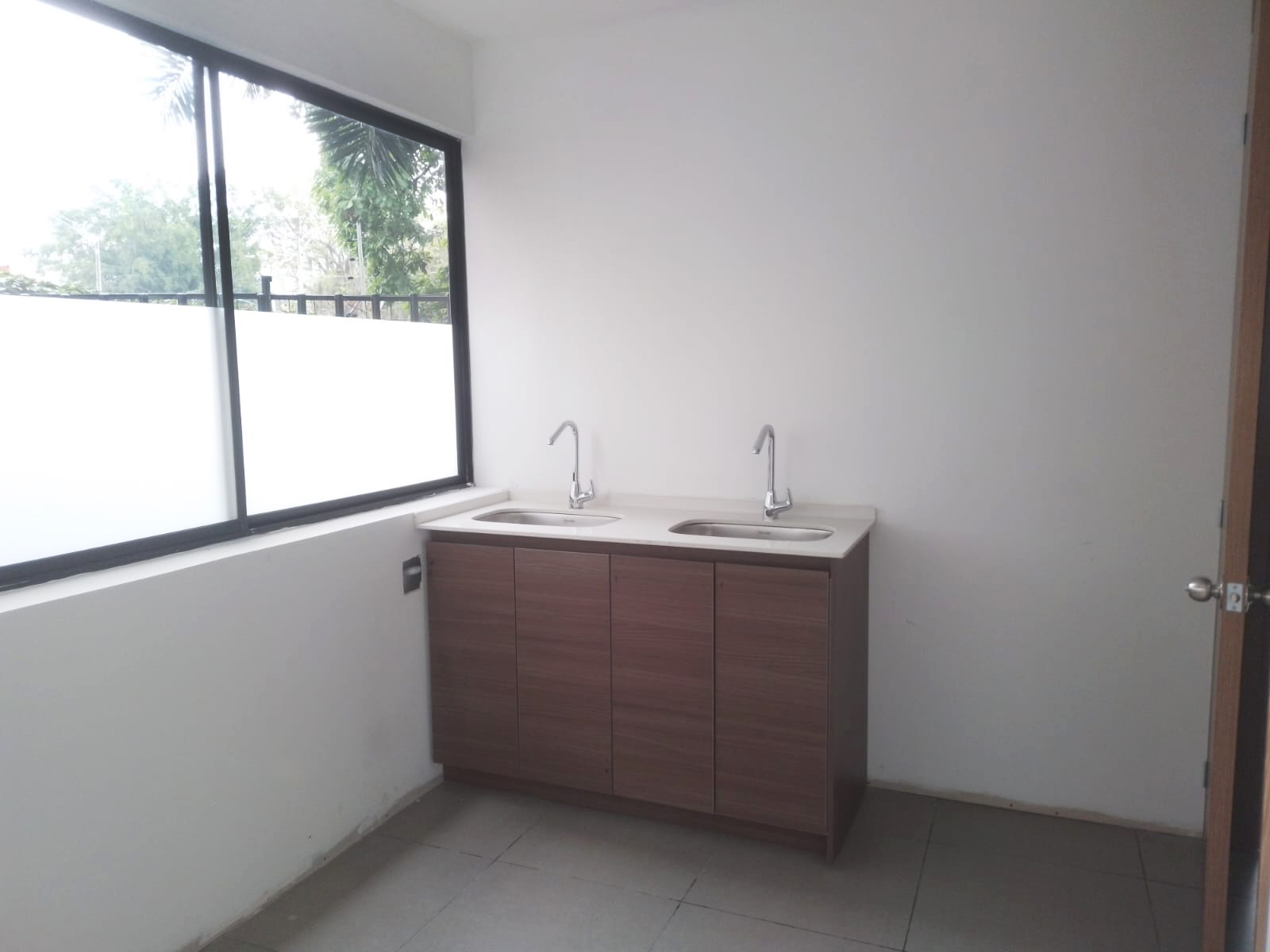 Consultorio en arriendo en Transversal Inferior, Medellín, 92 m² · foto 9 de 14
