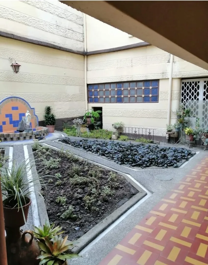 Casa de 6 alcobas en venta en Laureles, Medellín, 331 m² · foto 2 de 16
