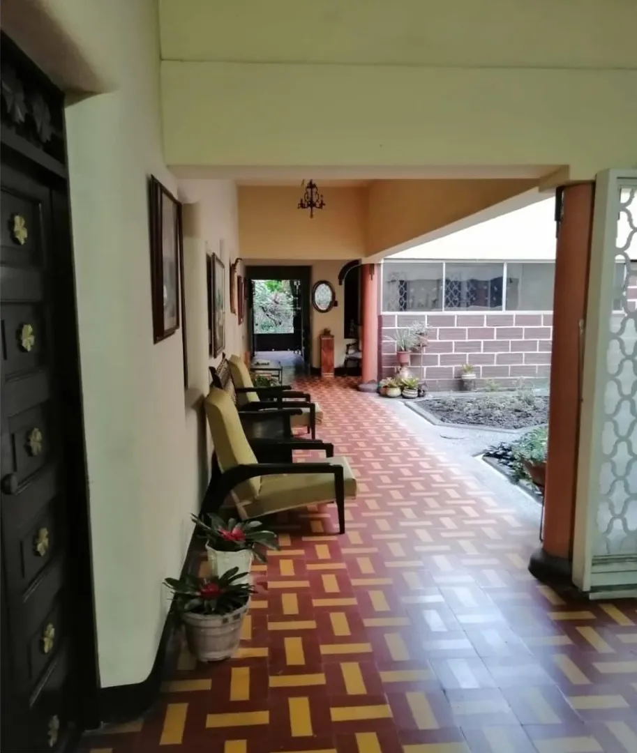 Casa de 6 alcobas en venta en Laureles, Medellín, 331 m² · foto 3 de 16