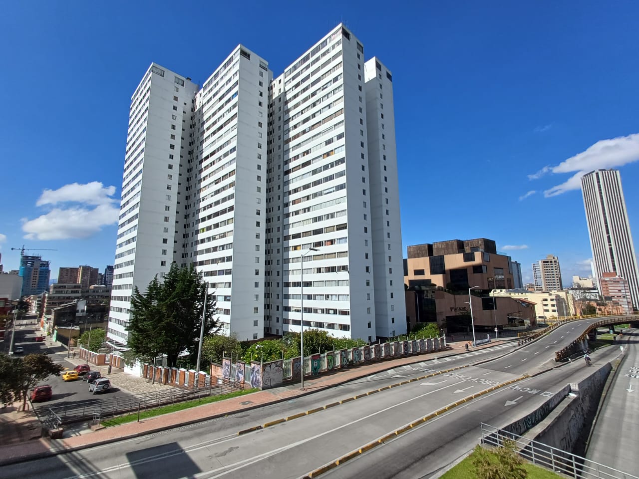Apartamento de 3 alcobas en venta en Bosque Izquierdo, Bogotá, 84 m² · foto 2 de 24