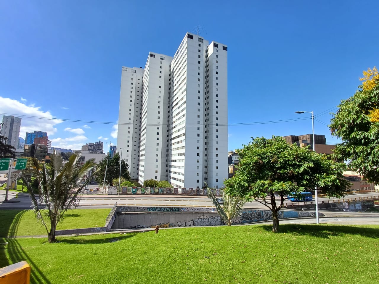 Apartamento de 3 alcobas en venta en Bosque Izquierdo, Bogotá, 84 m² · foto 3 de 24
