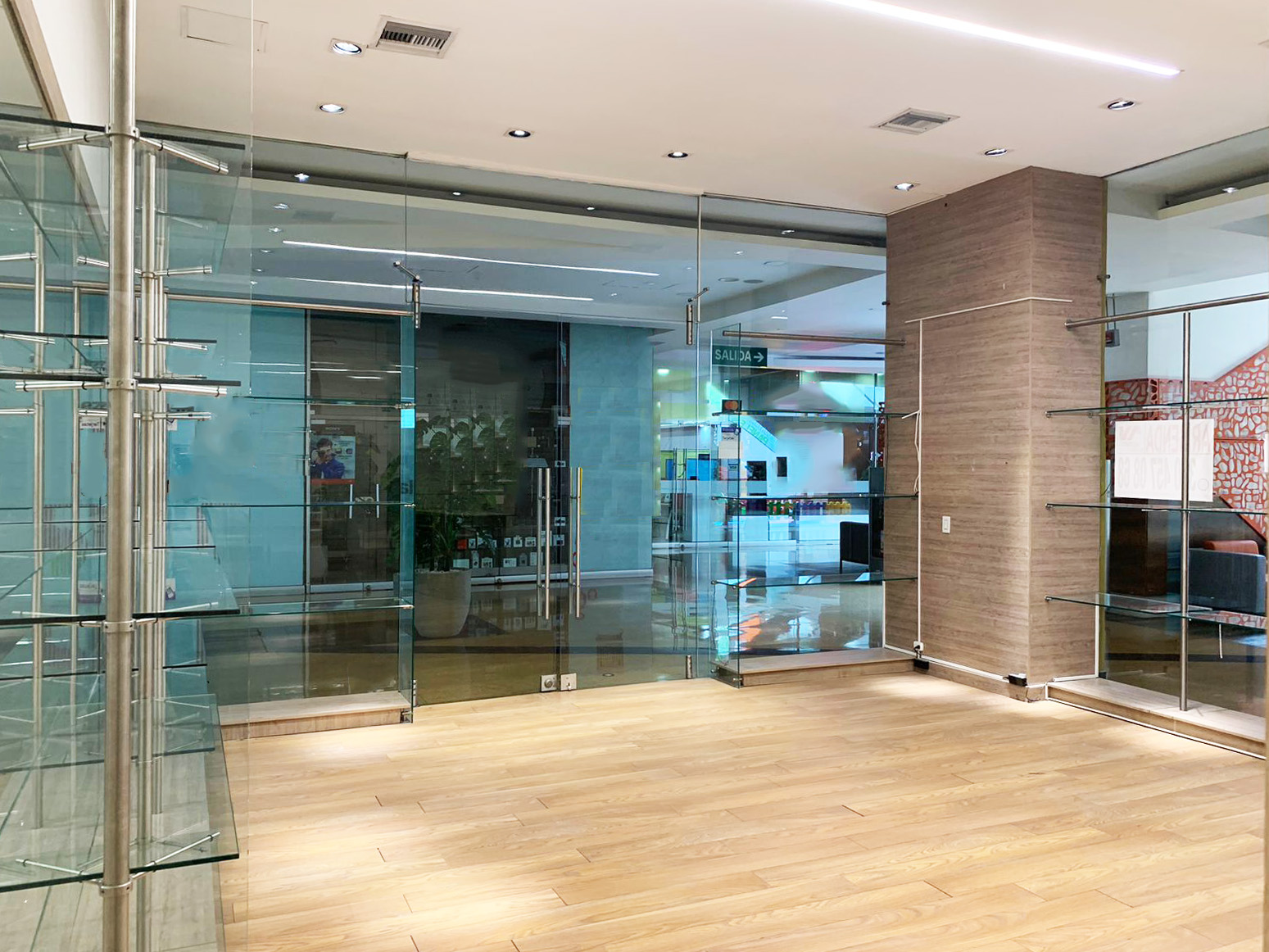 Local en arriendo en San Diego, Medellín, 79 m² · foto 2 de 8
