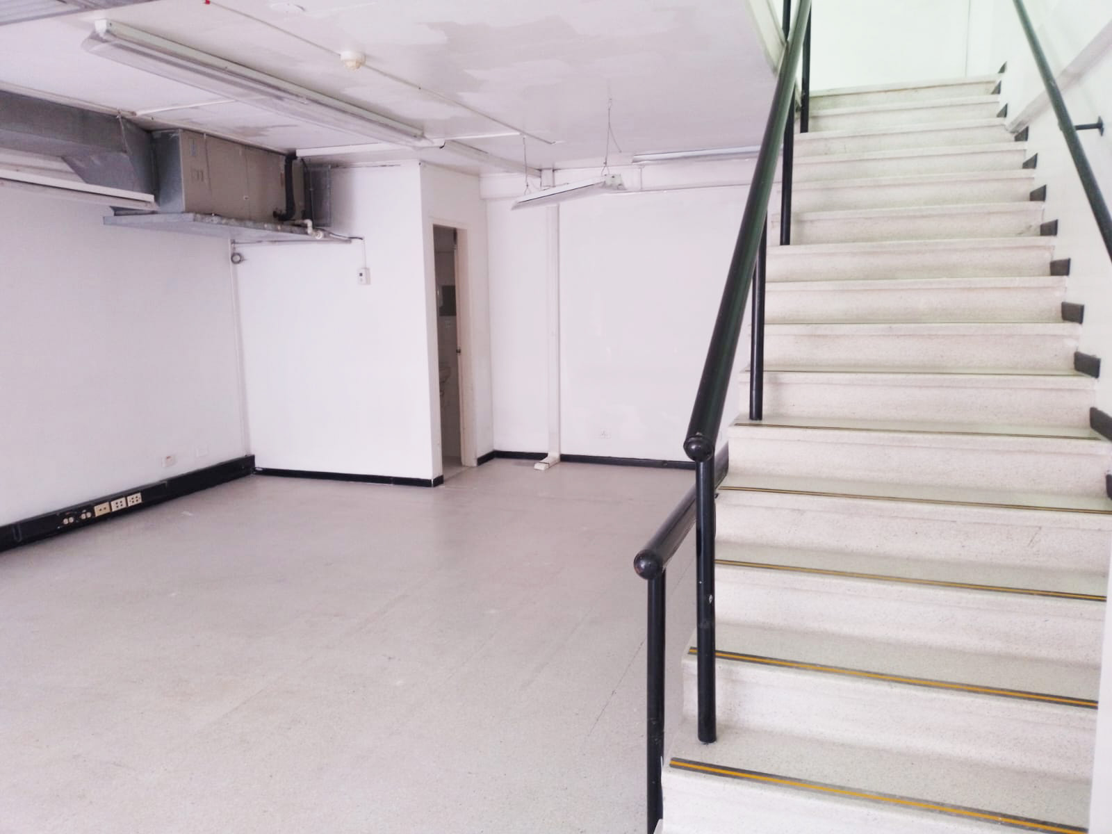 Bodega en arriendo en Cristo Rey, Medellín, 280 m² · foto 13 de 20