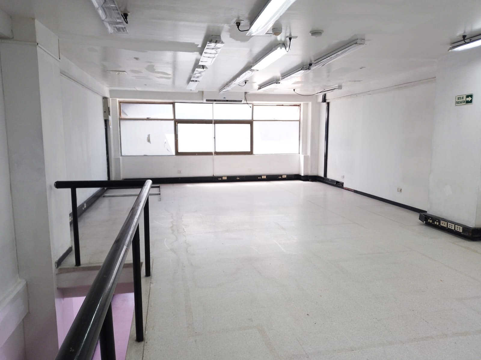 Bodega en arriendo en Cristo Rey, Medellín, 280 m² · foto 2 de 20