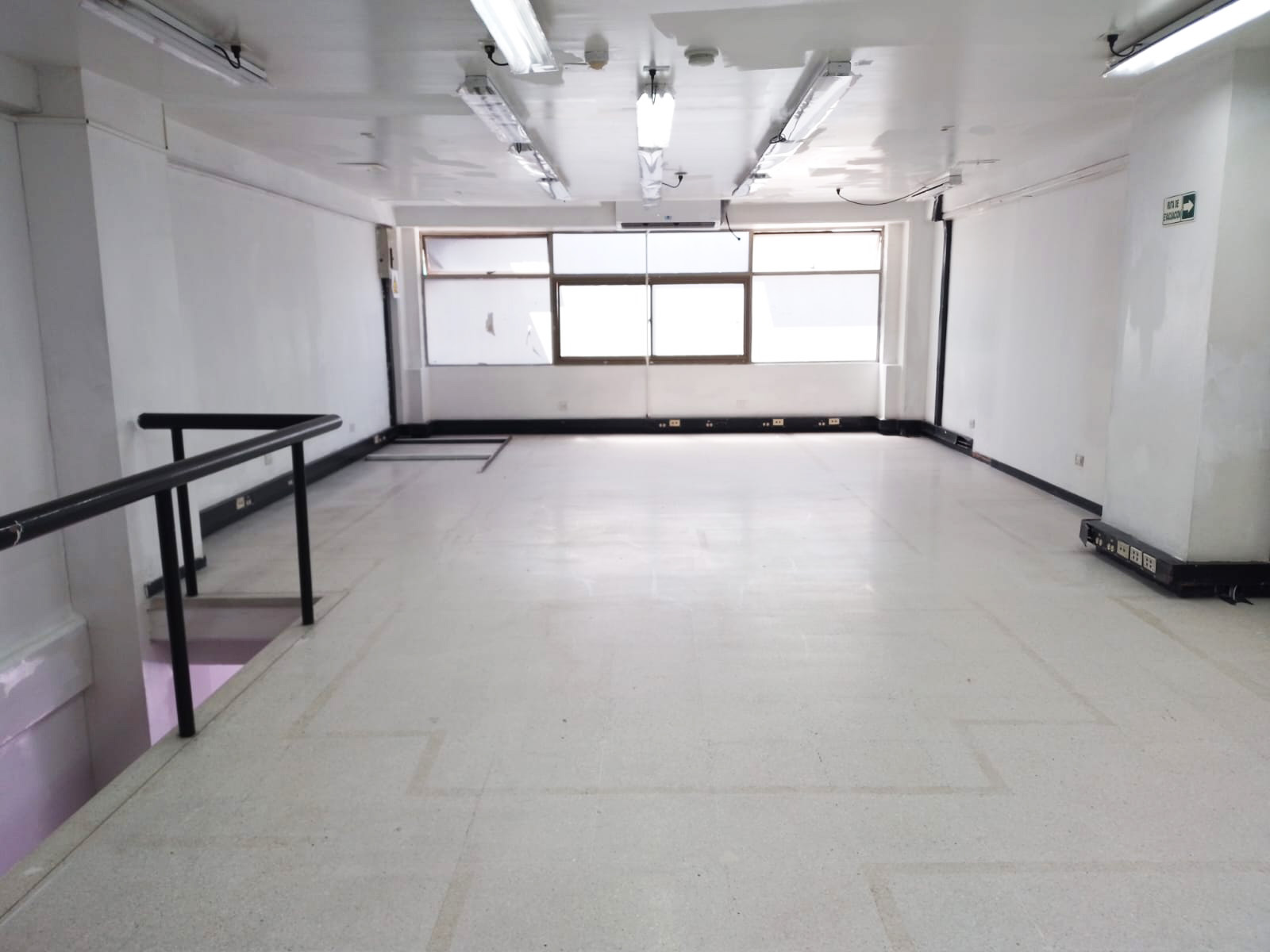 Bodega en arriendo en Cristo Rey, Medellín, 280 m² · foto 3 de 20
