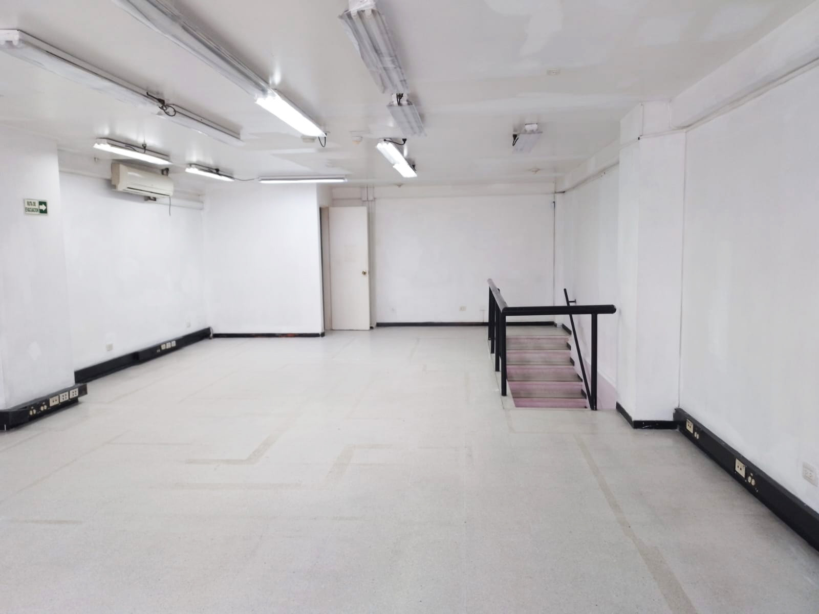 Bodega en arriendo en Cristo Rey, Medellín, 280 m² · foto 7 de 20