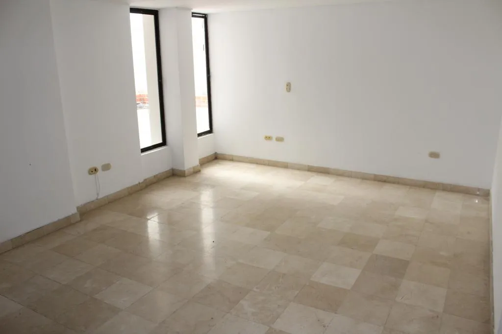 Apartamento de 4 alcobas en venta en Cristales, Cali, 489 m² · foto 10 de 13