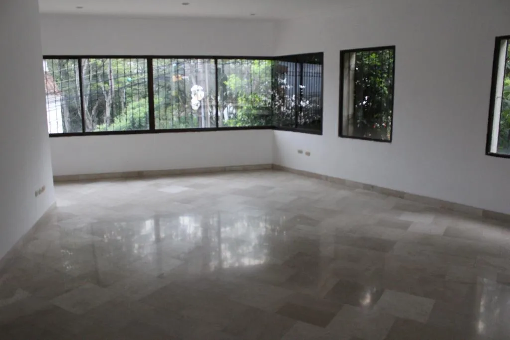 Apartamento de 4 alcobas en venta en Cristales, Cali, 489 m² · foto 4 de 13
