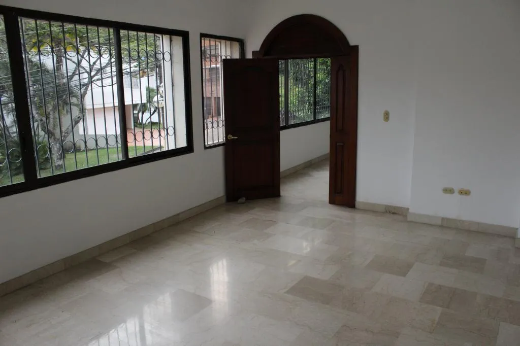 Apartamento de 4 alcobas en venta en Cristales, Cali, 489 m² · foto 5 de 13