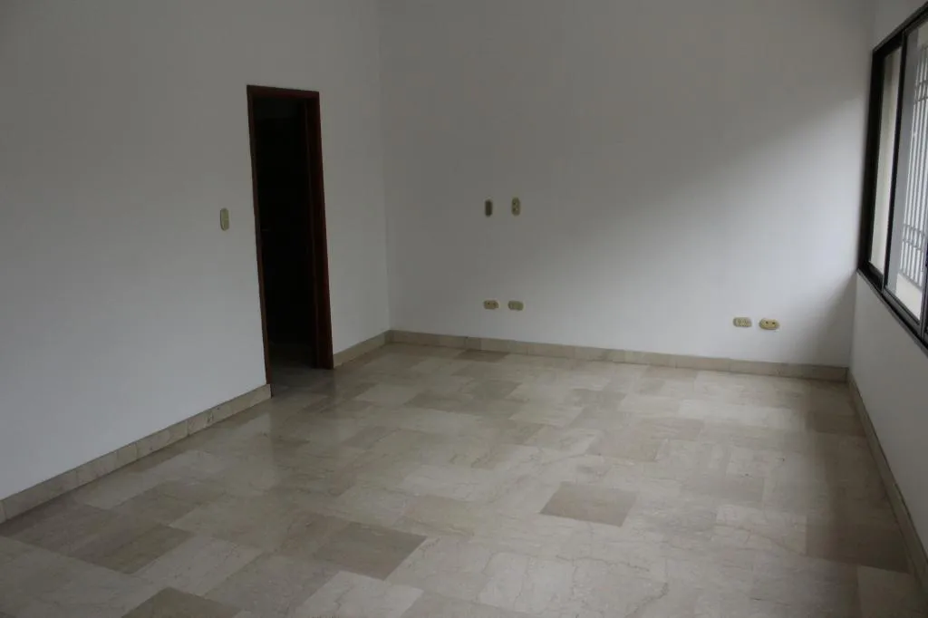 Apartamento de 4 alcobas en venta en Cristales, Cali, 489 m² · foto 6 de 13