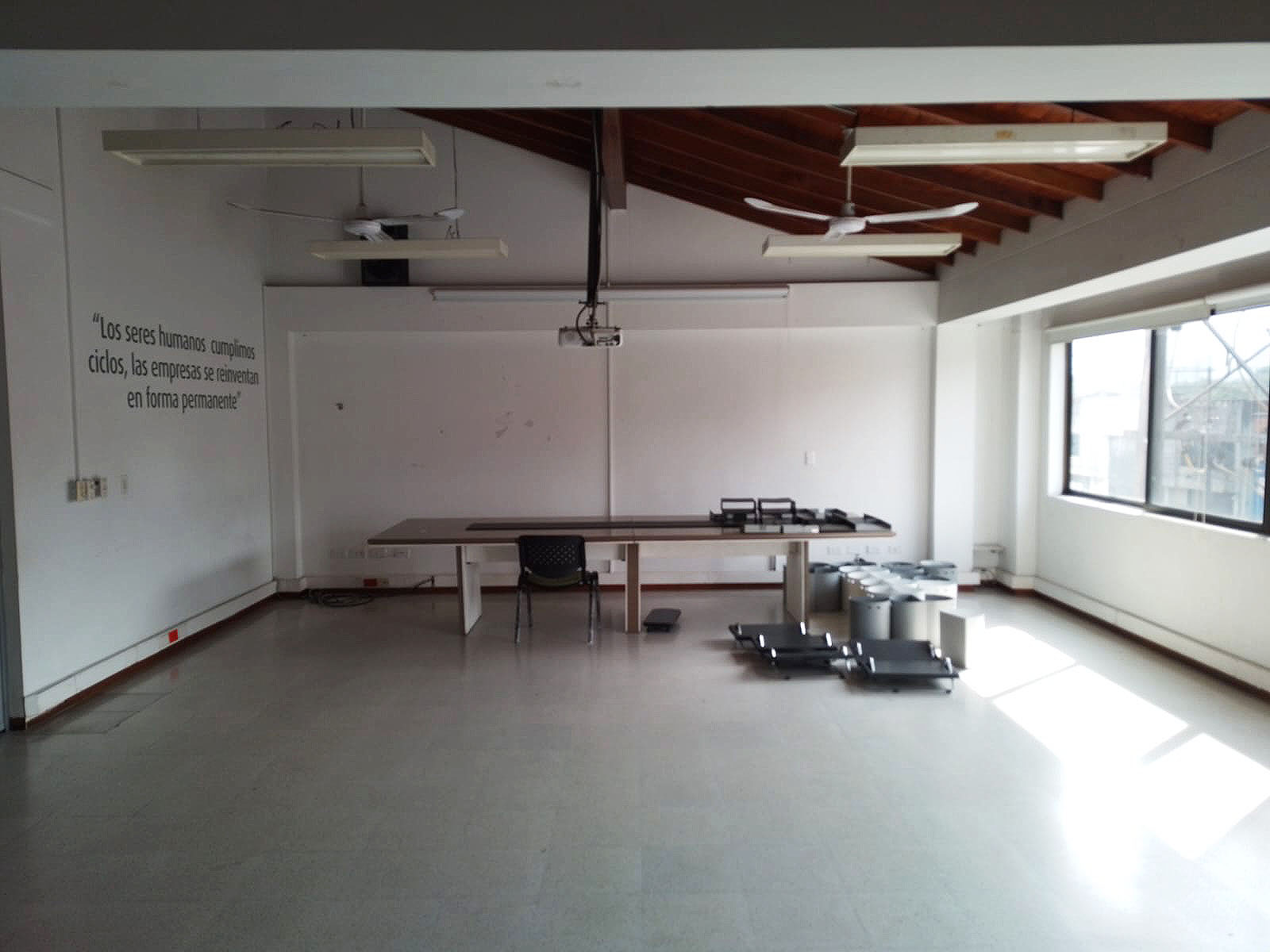Oficina en arriendo en Cristo Rey, Medellín, 2366 m² · foto 11 de 20