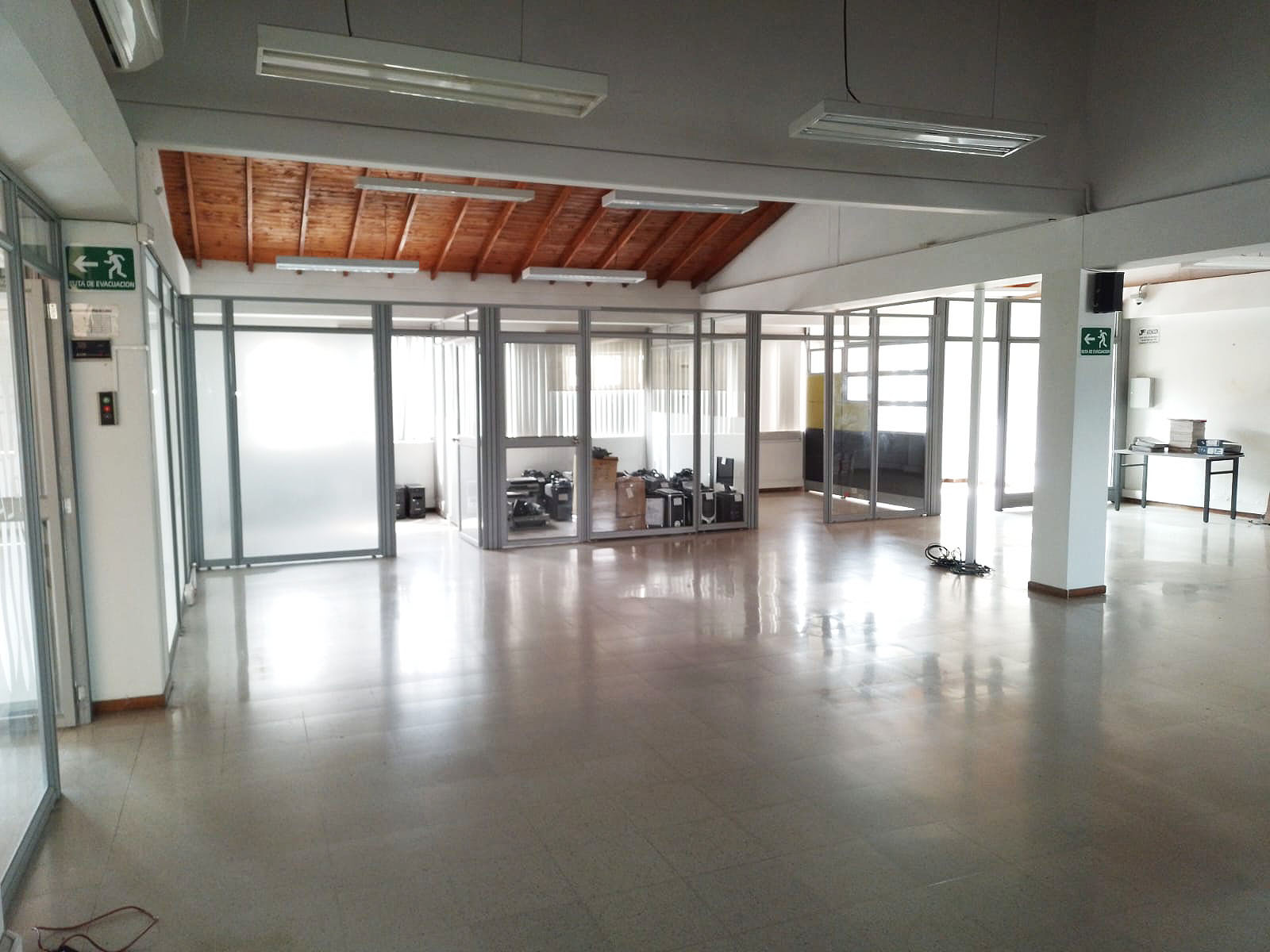 Oficina en arriendo en Cristo Rey, Medellín, 2366 m² · foto 13 de 20