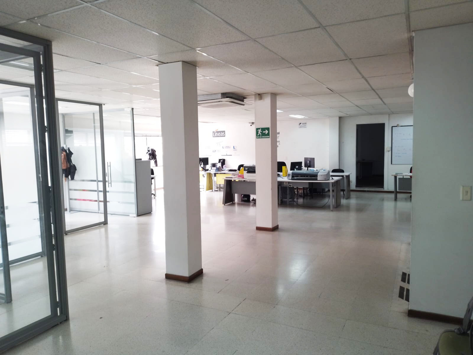 Oficina en arriendo en Cristo Rey, Medellín, 2366 m² · foto 15 de 20