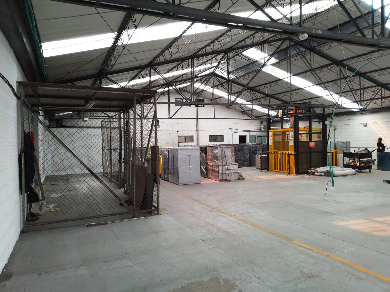 Oficina en arriendo en Cristo Rey, Medellín, 2366 m² · foto 20 de 20