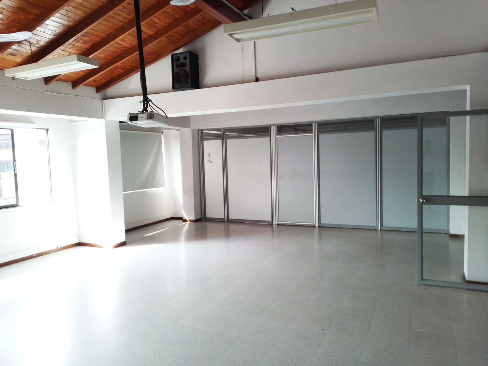Oficina en arriendo en Cristo Rey, Medellín, 2366 m² · foto 6 de 20