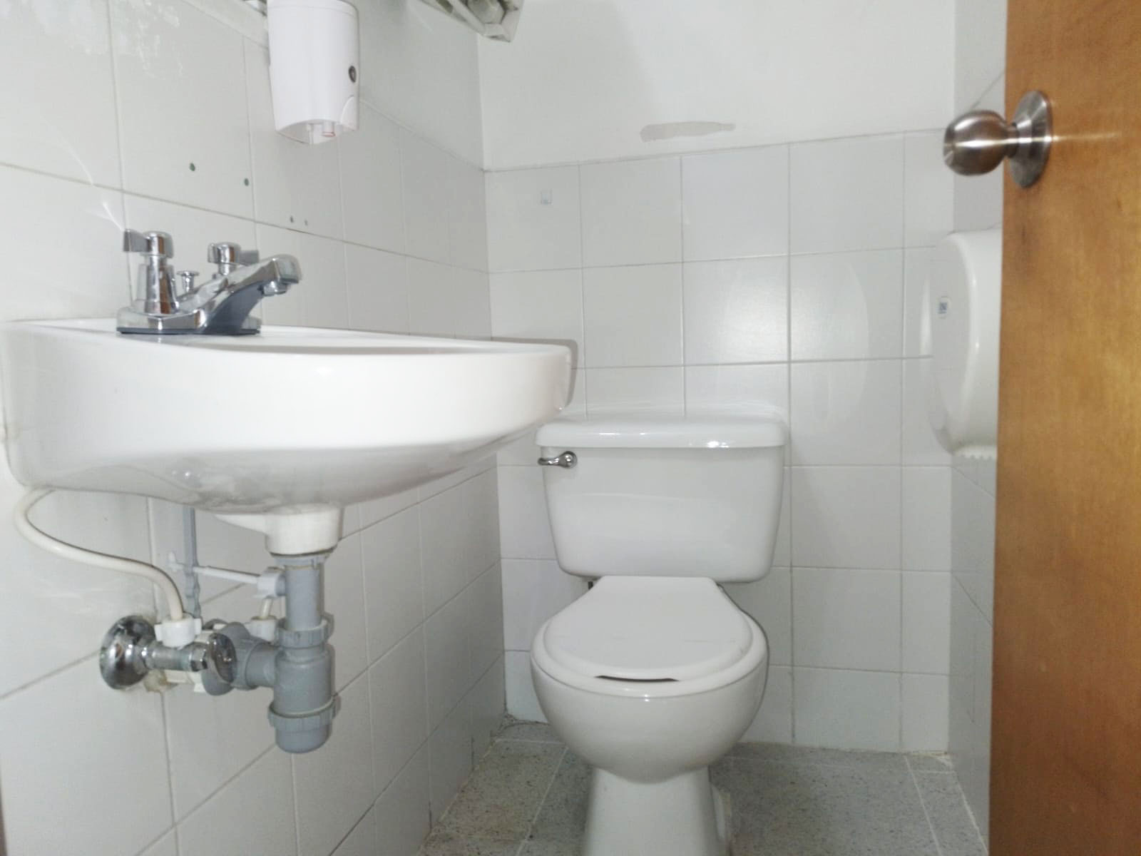 Oficina en arriendo en Cristo Rey, Medellín, 2366 m² · foto 8 de 20