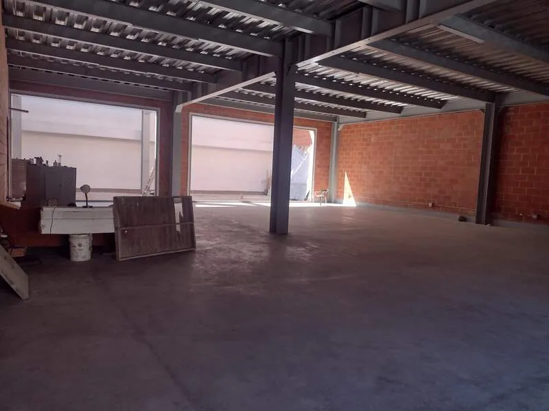 Bodega en arriendo en La America, Medellín, 320 m² · foto 3 de 8
