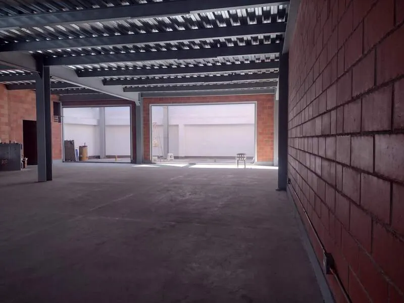 Bodega en arriendo en La America, Medellín, 320 m² · foto 4 de 8