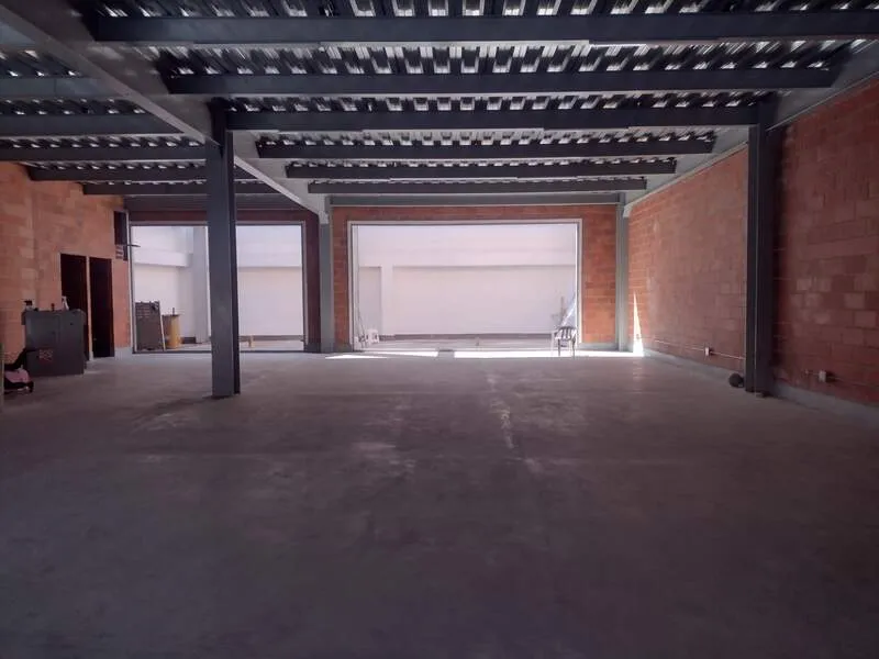 Bodega en arriendo en La America, Medellín, 320 m² · foto 5 de 8