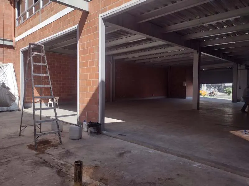 Bodega en arriendo en La America, Medellín, 320 m² · foto 6 de 8