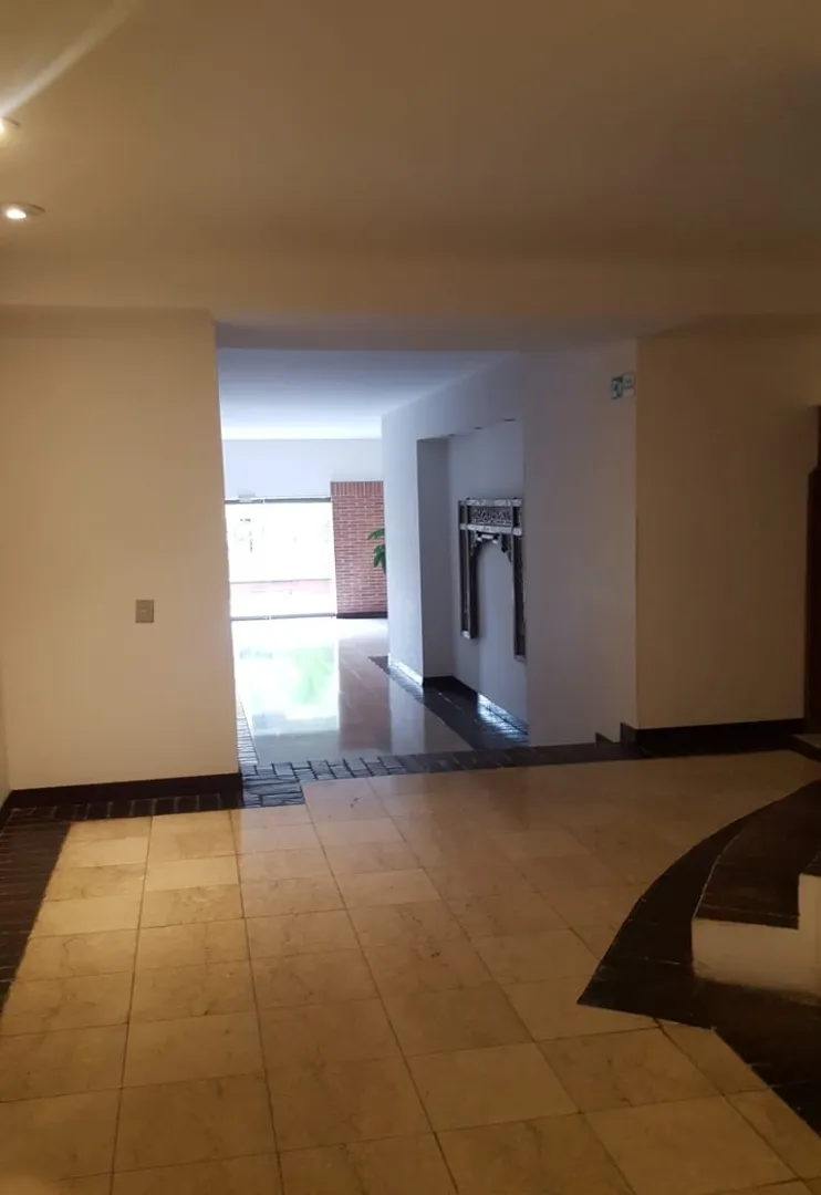 Apartamento en venta en Los Rosales, Bogotá · foto 2 de 21