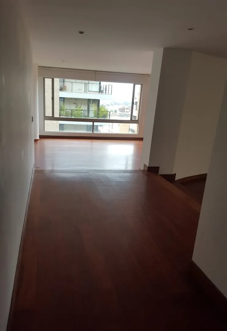 Apartamento en venta en Los Rosales, Bogotá · foto 3 de 21