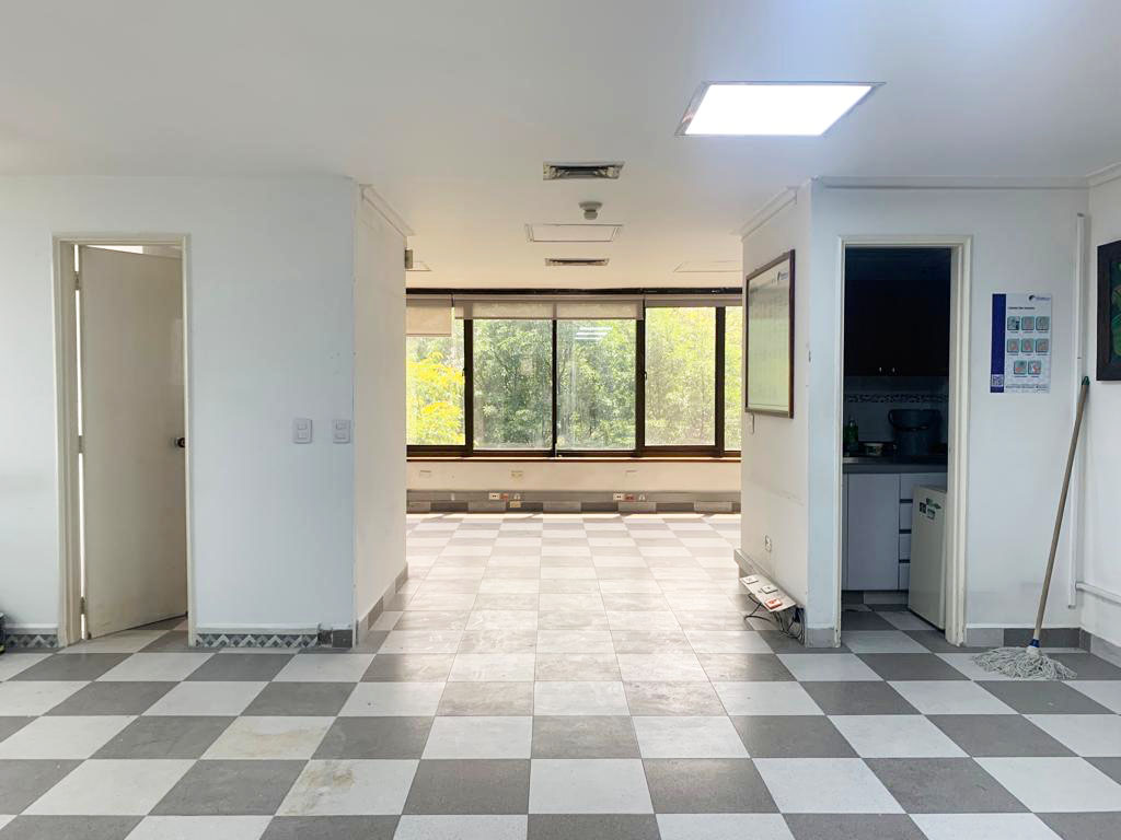 Oficina en arriendo en Manila, Medellín, 70 m² · foto 2 de 11