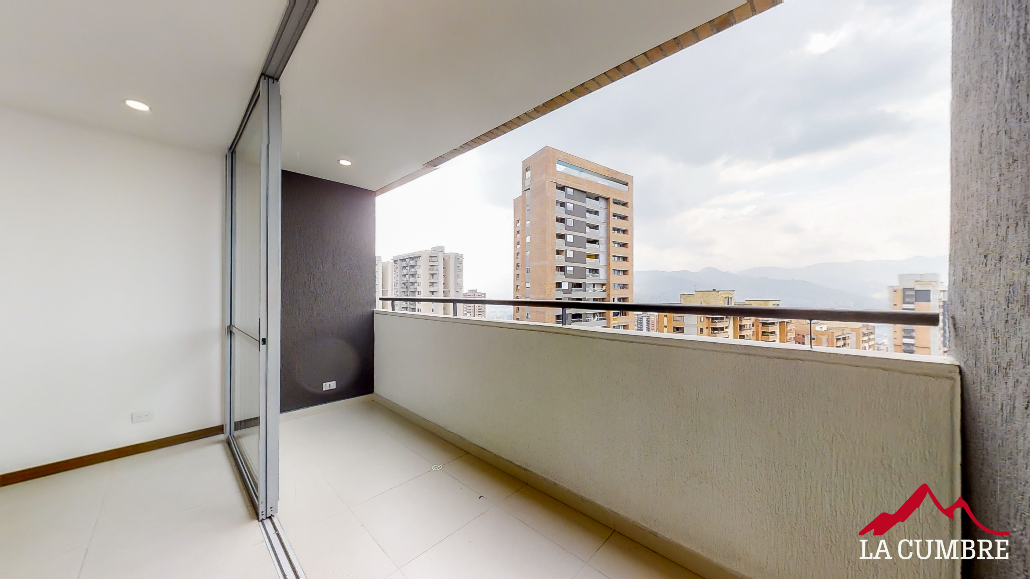 Apartamento de 3 alcobas en arriendo en Loma De Los Gonzalez, Medellín, 110 m² · foto 2 de 12