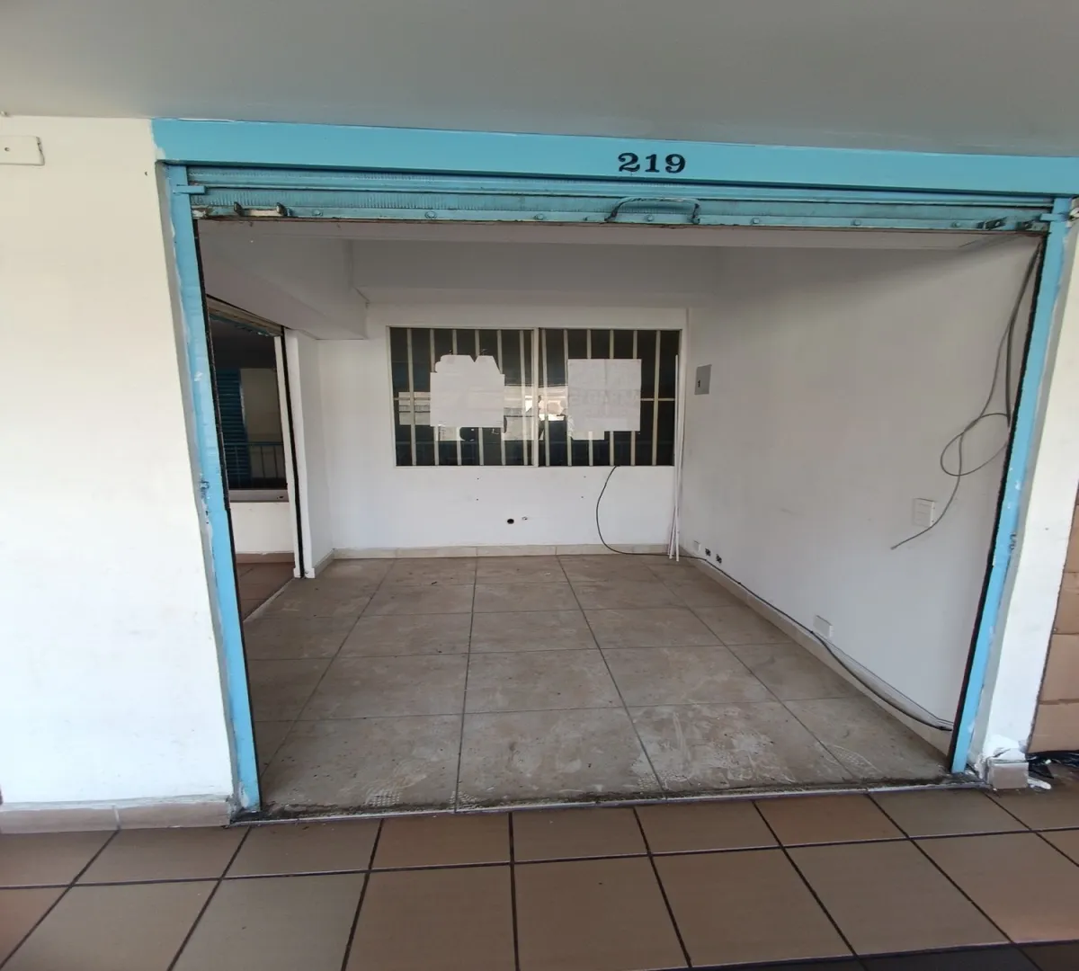 Local en arriendo en El Chagualo, Medellín, 8 m² · foto 2 de 13