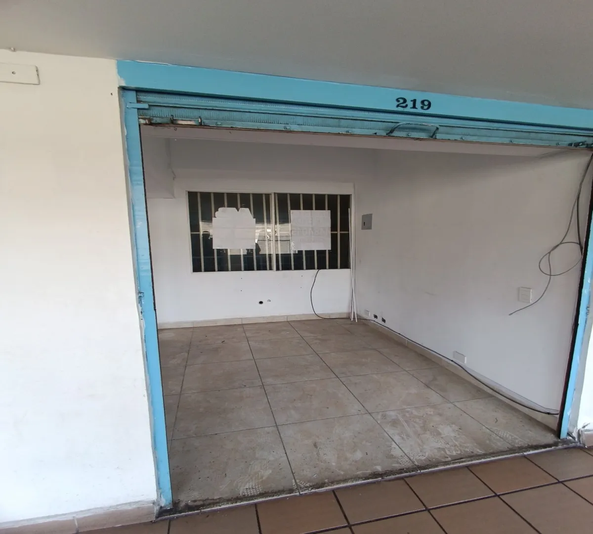 Local en arriendo en El Chagualo, Medellín, 8 m² · foto 3 de 13