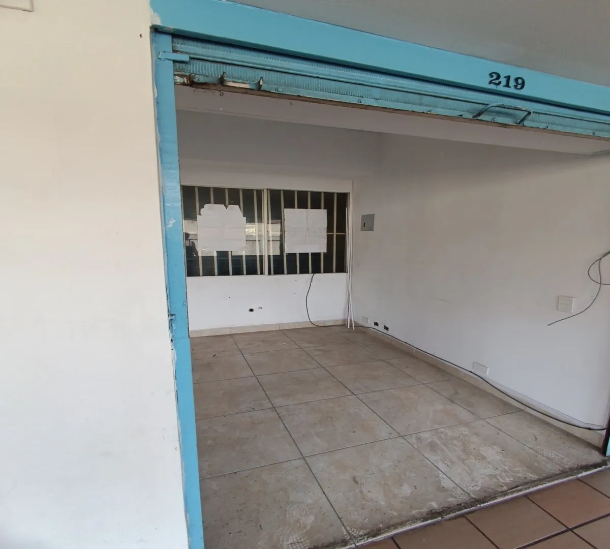 Local en arriendo en El Chagualo, Medellín, 8 m² · foto 8 de 13