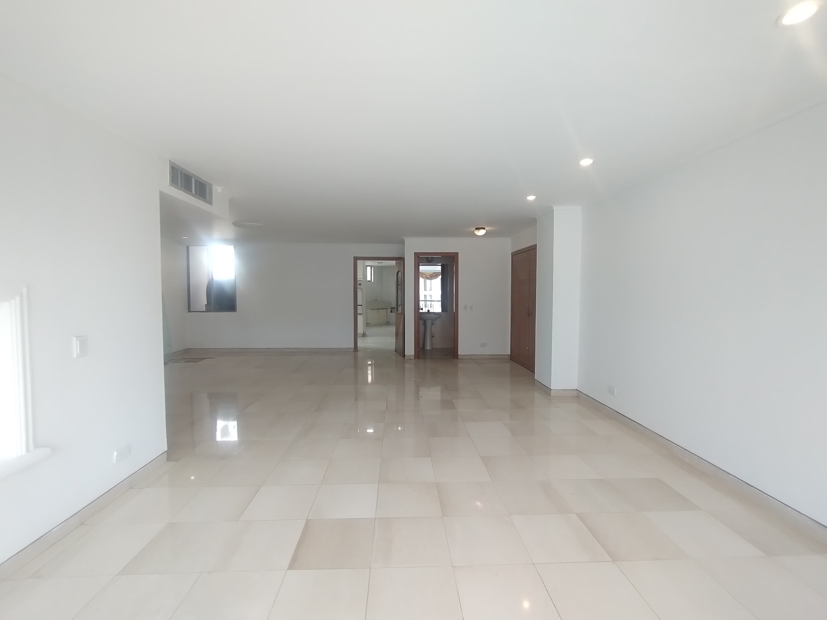 Apartamento de 3 alcobas en venta en Altos Del Prado, Barranquilla, 210 m² · foto 2 de 19