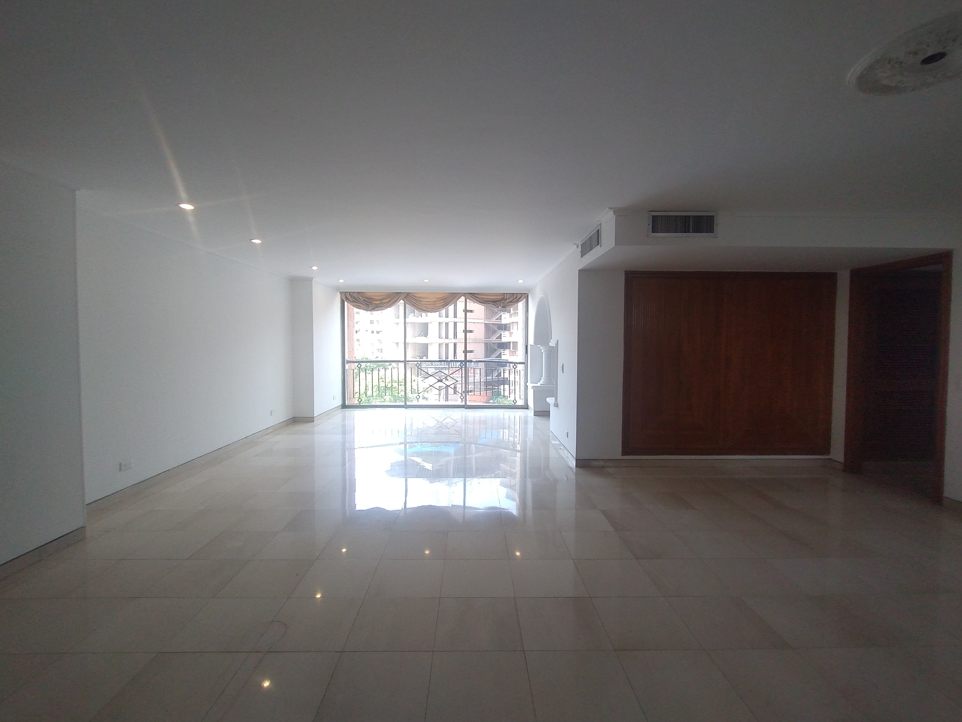 Apartamento de 3 alcobas en venta en Altos Del Prado, Barranquilla, 210 m² · foto 3 de 19