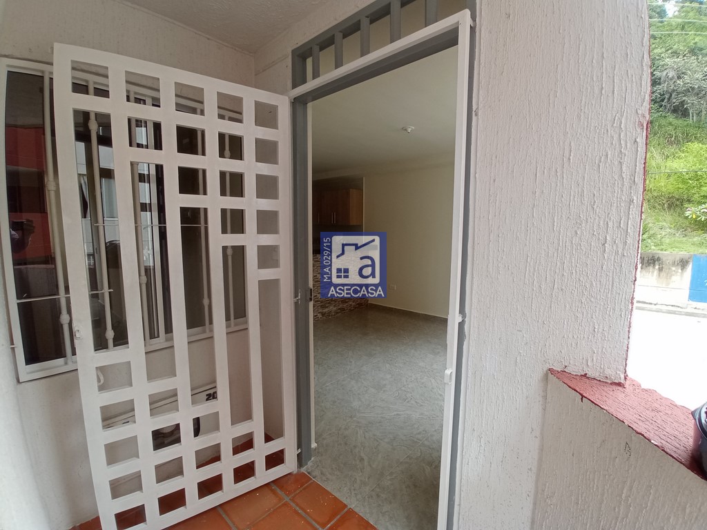 Apartamento de 3 alcobas en venta en El Carrizal, Girón, 58 m² · foto 2 de 21