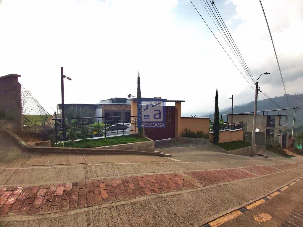 Casa de 3 alcobas en venta en Casiano, Floridablanca, 750 m² · foto 2 de 24