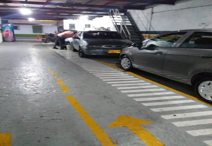 Local en venta en Boston, Medellín, 850 m² · foto 4 de 12