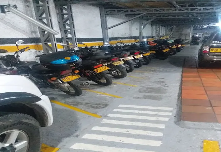 Local en venta en Boston, Medellín, 850 m² · foto 7 de 12