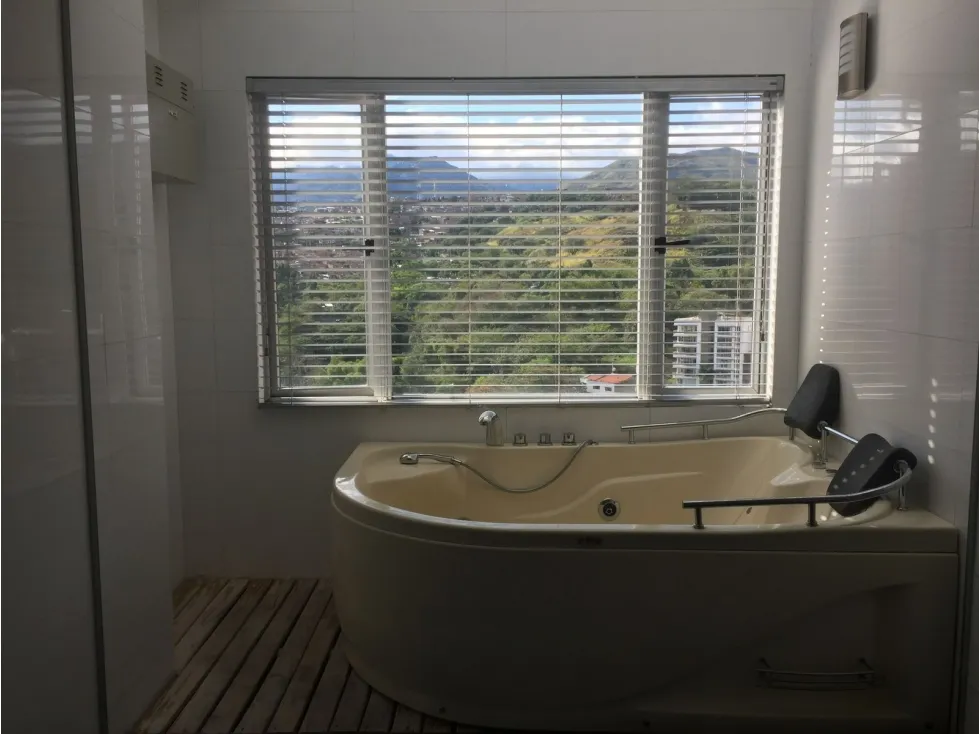 Apartamento de 4 alcobas en venta en Aguacatal, Cali, 400 m² · foto 5 de 5