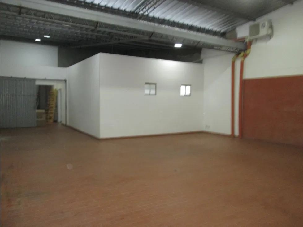 Bodega en venta en La Aurora, Bucaramanga, 315 m² · foto 2 de 24