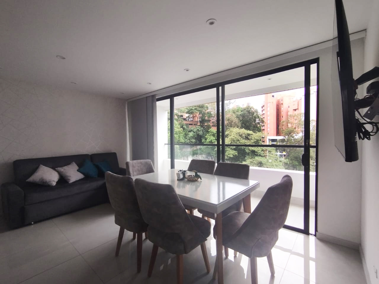 Apartamento en arriendo en Castropol, Medellín · foto 2 de 15
