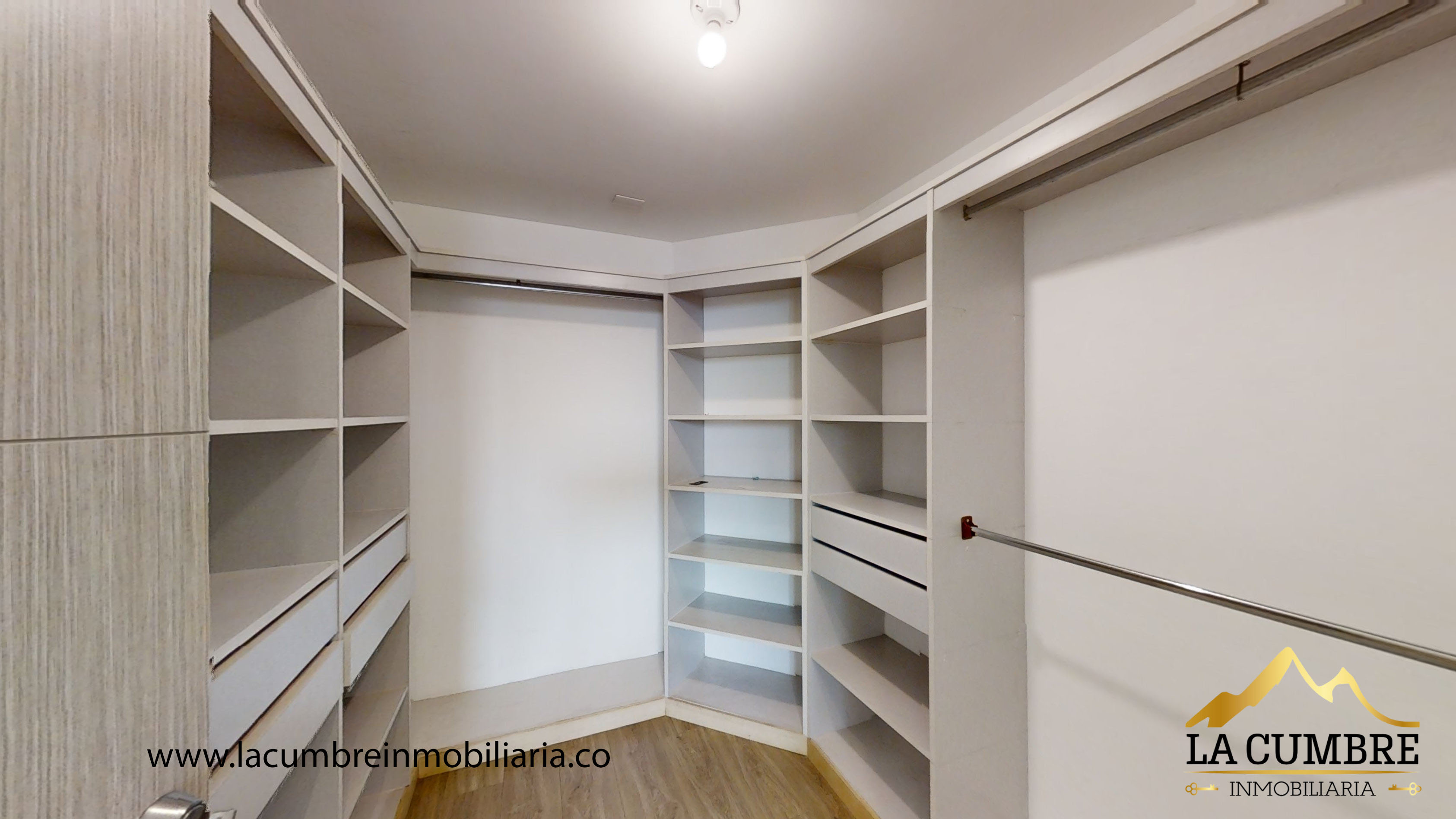 Apartamento de 3 alcobas en arriendo en Los Naranjos, Medellín, 220 m² · foto 16 de 16