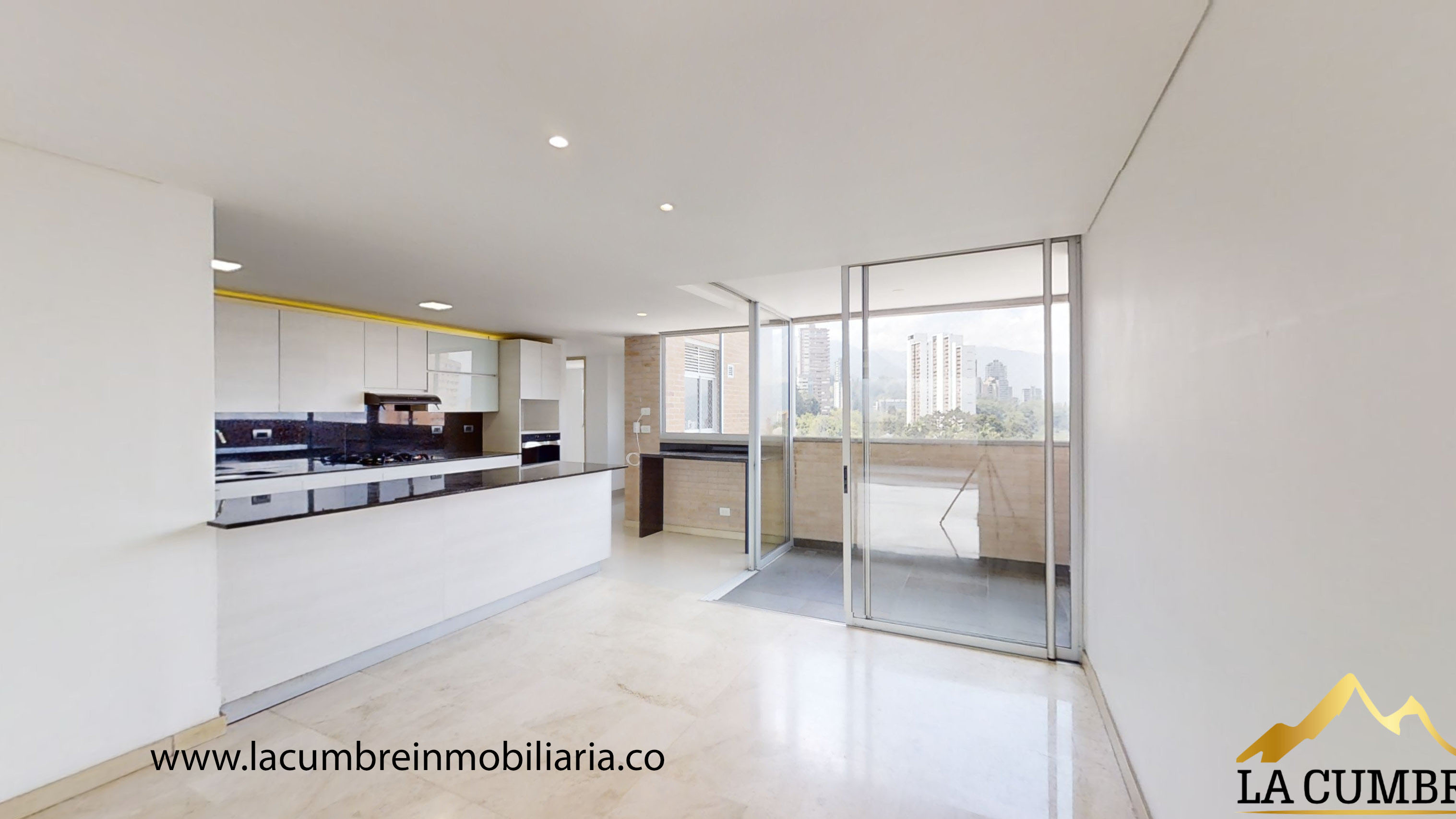 Apartamento de 3 alcobas en arriendo en Los Naranjos, Medellín, 220 m² · foto 4 de 16