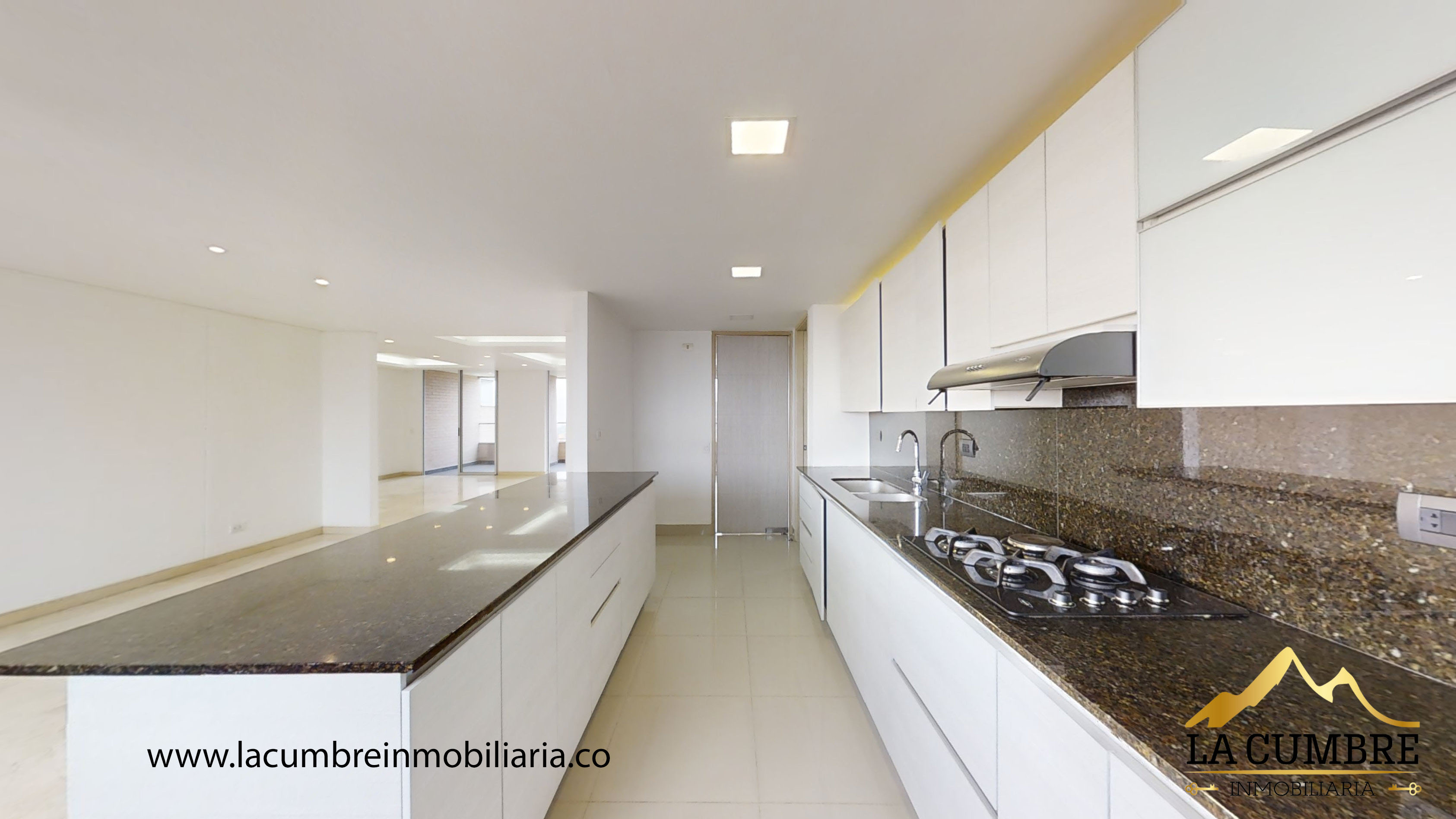 Apartamento de 3 alcobas en arriendo en Los Naranjos, Medellín, 220 m² · foto 6 de 16