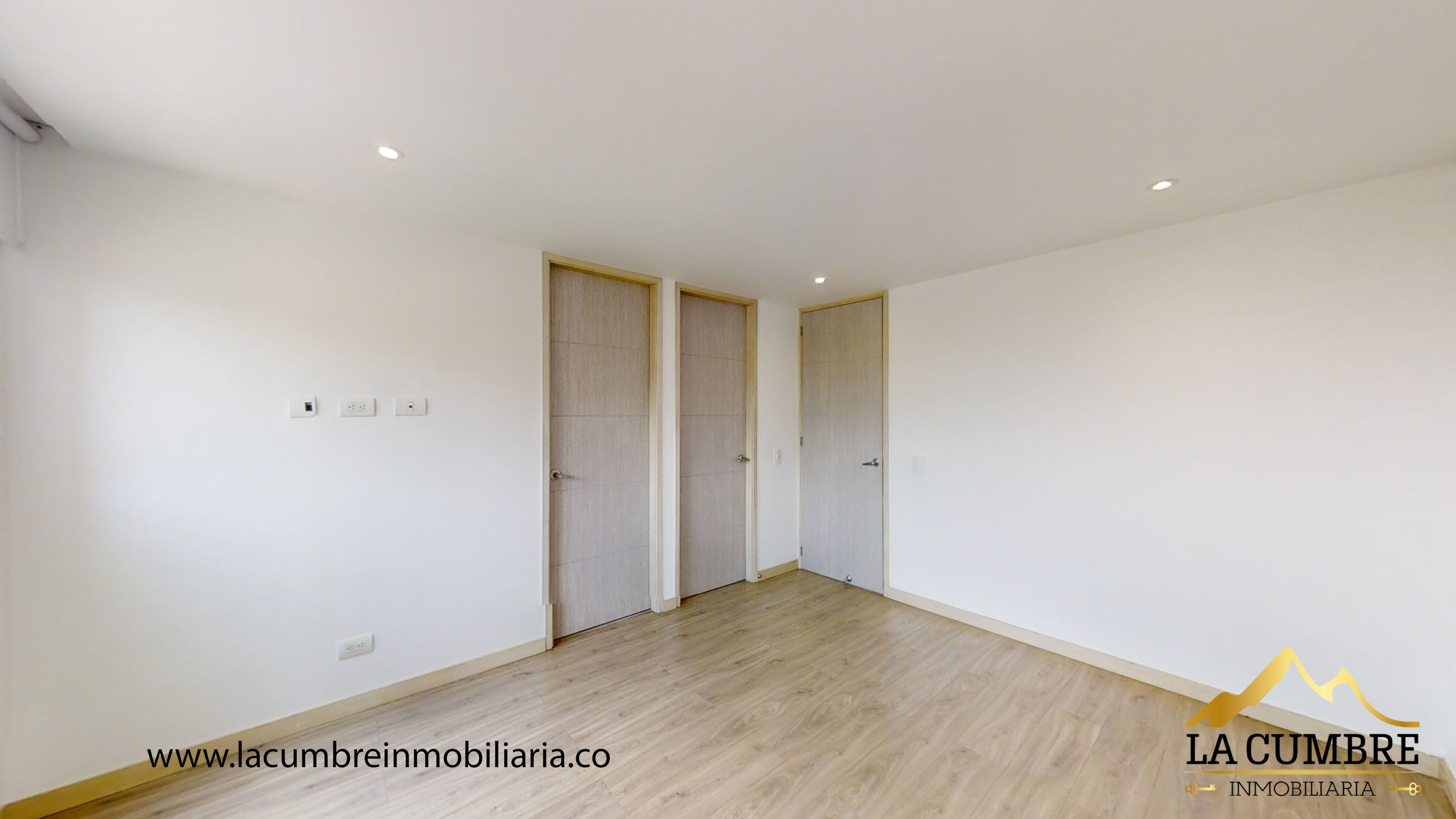 Apartamento de 3 alcobas en arriendo en Los Naranjos, Medellín, 220 m² · foto 8 de 16