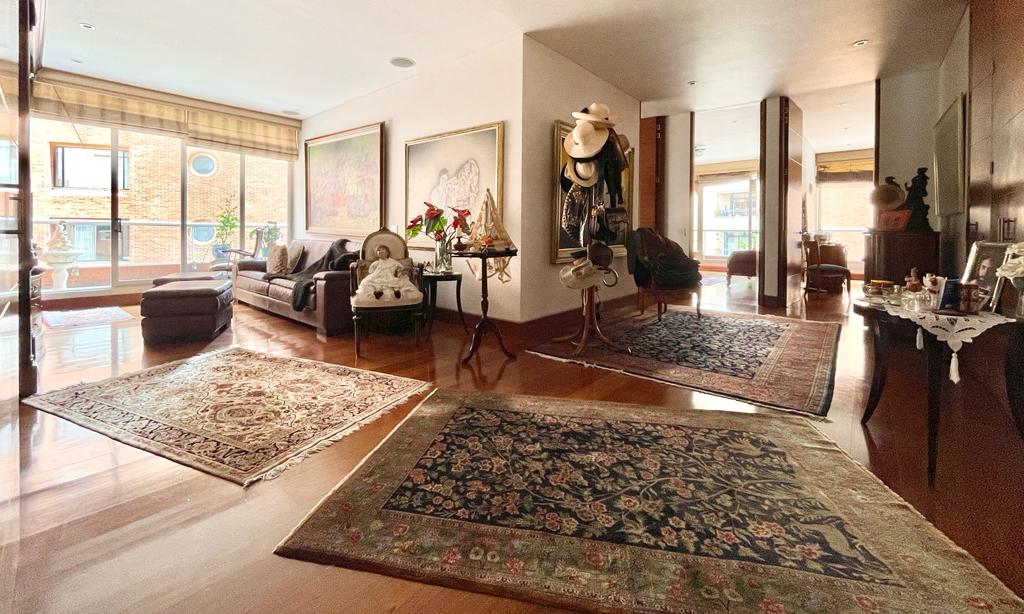 Apartamento de 4 alcobas en venta en Los Rosales, Bogotá, 467 m² · foto 13 de 23