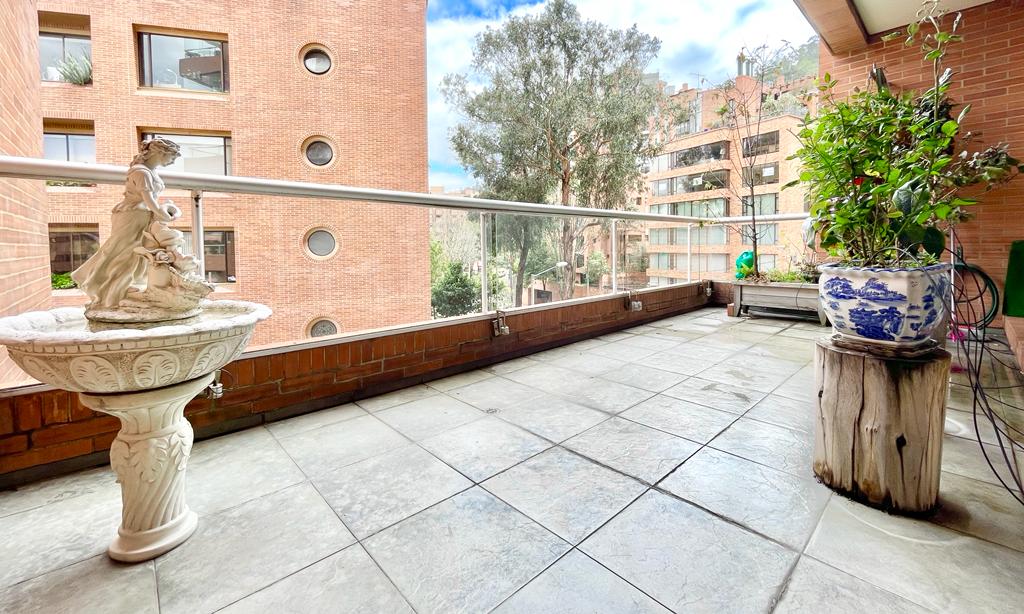 Apartamento de 4 alcobas en venta en Los Rosales, Bogotá, 467 m² · foto 16 de 23