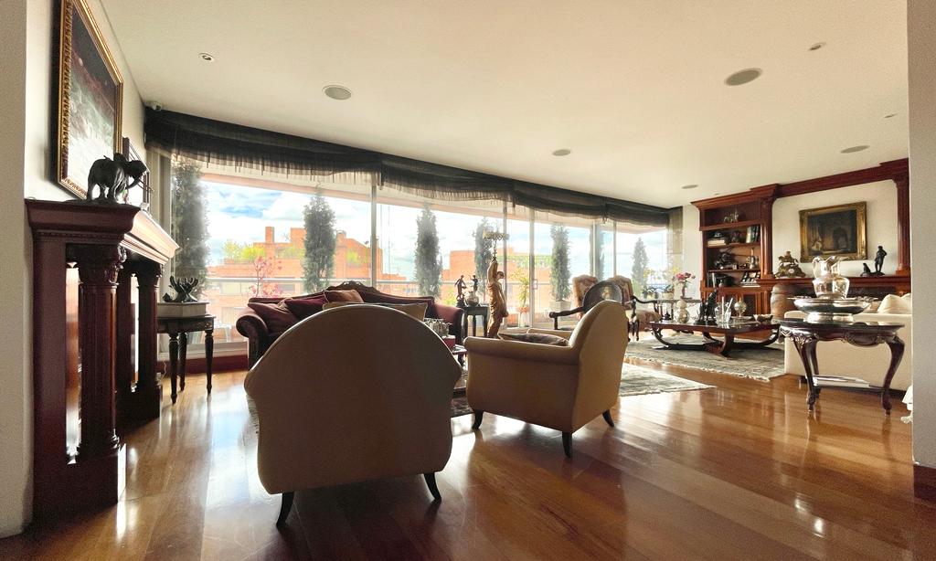 Apartamento de 4 alcobas en venta en Los Rosales, Bogotá, 467 m² · foto 3 de 23