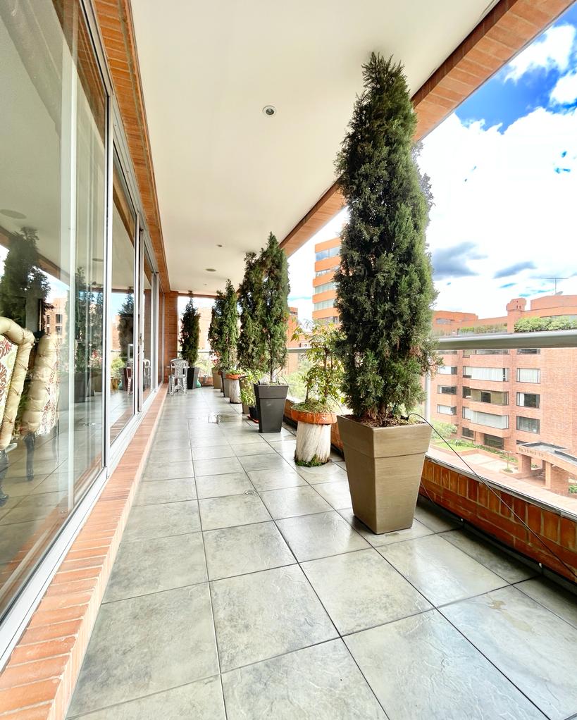 Apartamento de 4 alcobas en venta en Los Rosales, Bogotá, 467 m² · foto 4 de 23